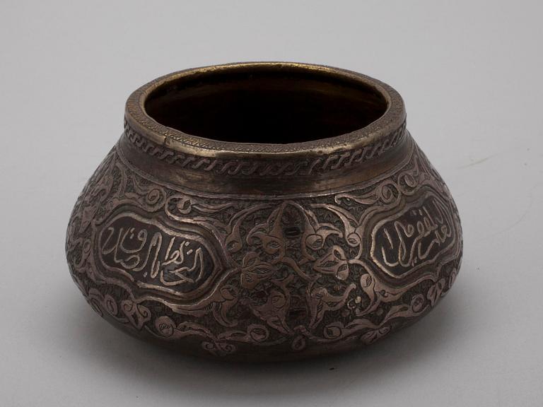 SKÅL, mässing samt silver, arkaiserande, Mellanöstern, sekelskiftet 1800/1900.