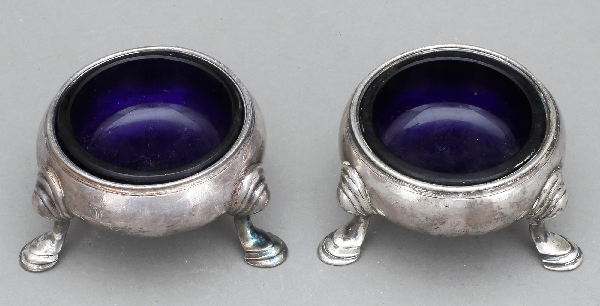 SALTKAR, ett par, silver, London 1746.