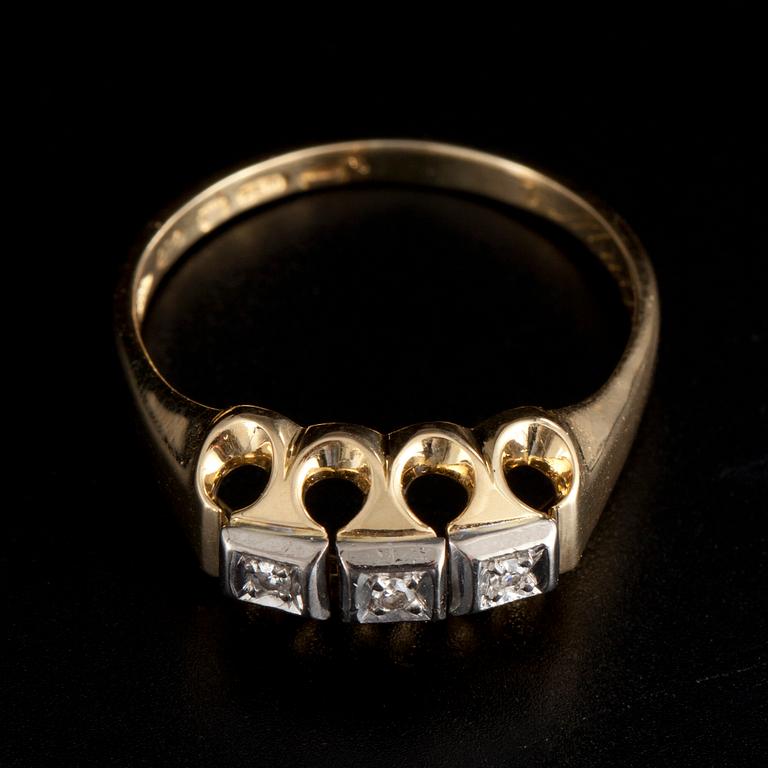 RING, 18K guld/vitguld. 8/8 slipade diamanter ca 0.045 ct. Vikt 4,5 g.