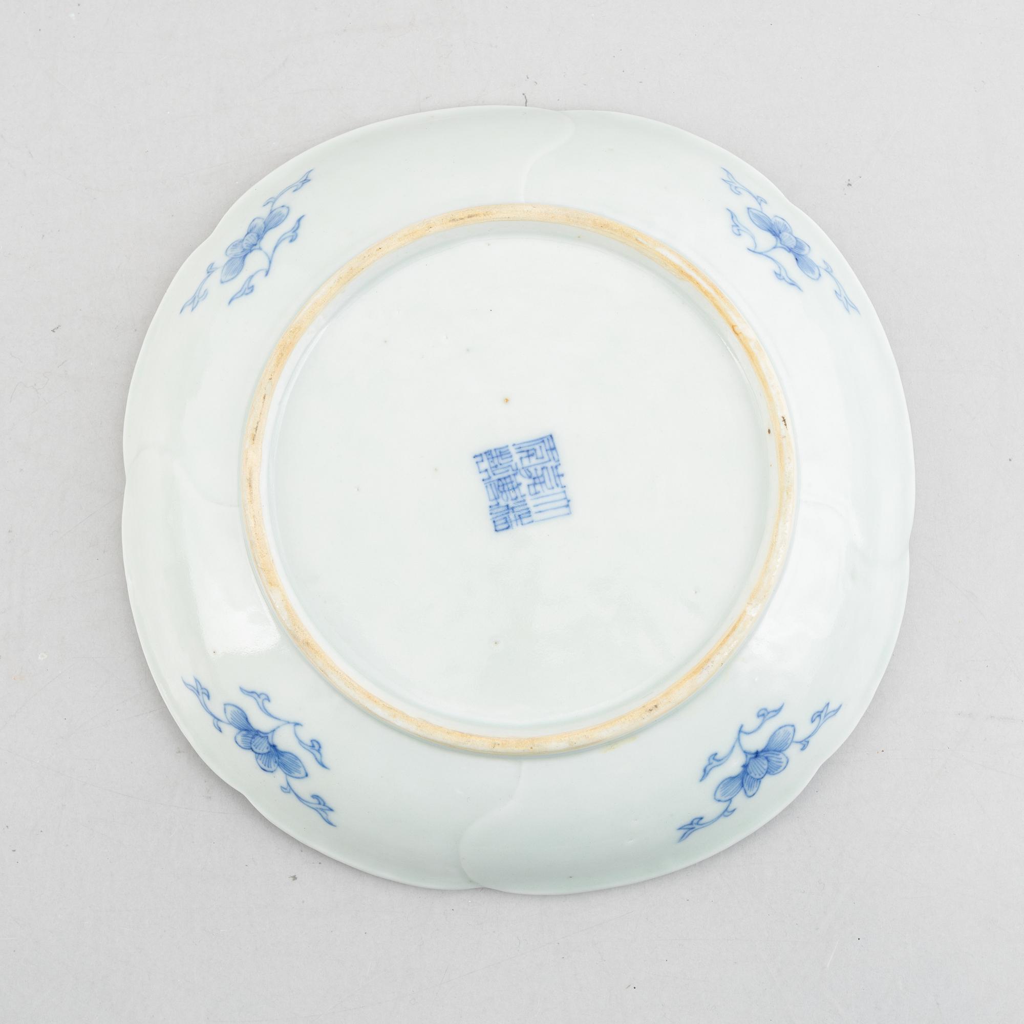 Serveringsfat, porslin, Kina, sen Qingdynasti/omkring 1900.