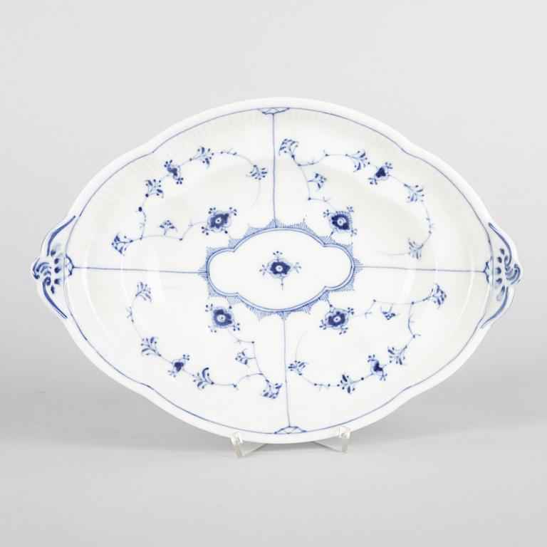 A 'Blue Fluted Plain' porcelain bread dish, Royal Copenhagen, model 3, 1898-1923.