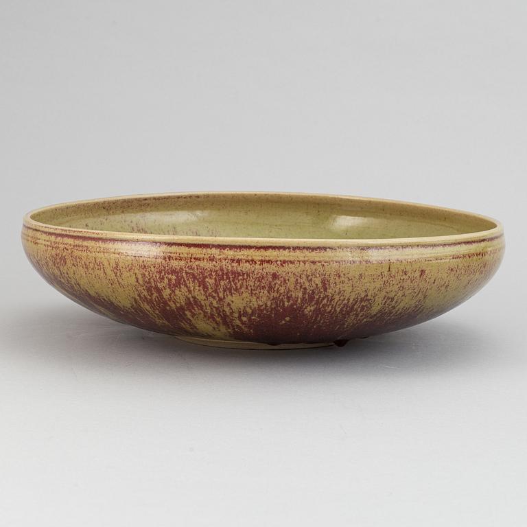 Henning Nilsson, a set of three stoneware bowls for Höganäs, 1966, 1969 and 1984.