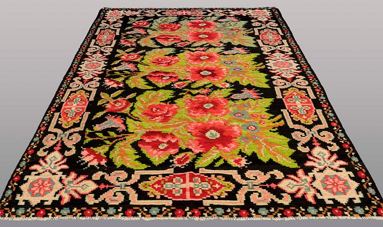 A CARPET, Kilim Besarabian, ca 350 x 203 cm.