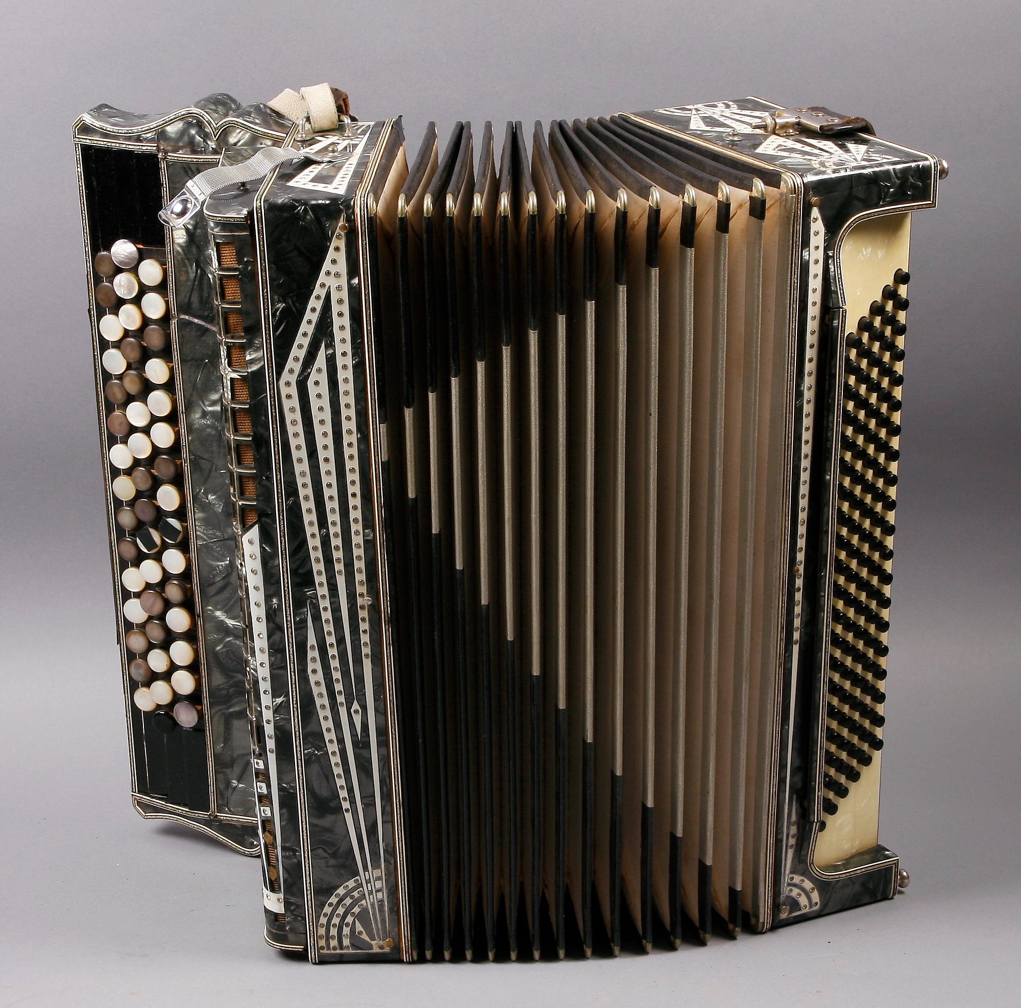 DRAGSPEL, märkt Made in Italy.