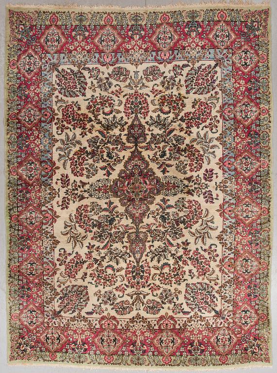 MATTA, semiantik, Kirman laver, ca 293 x 216 cm.