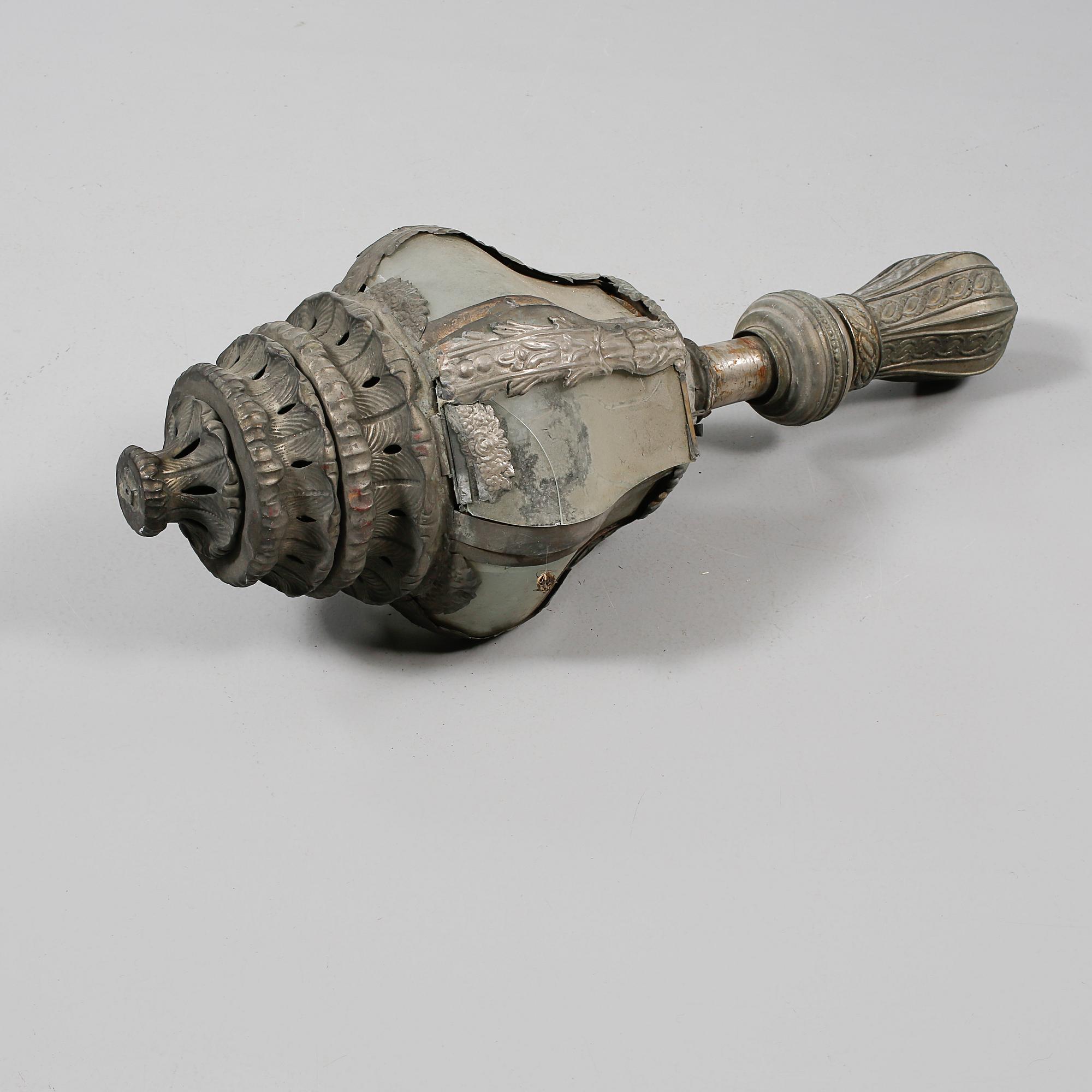 VÄGGLYKTA, omkring 1900. Höjd 95 cm.