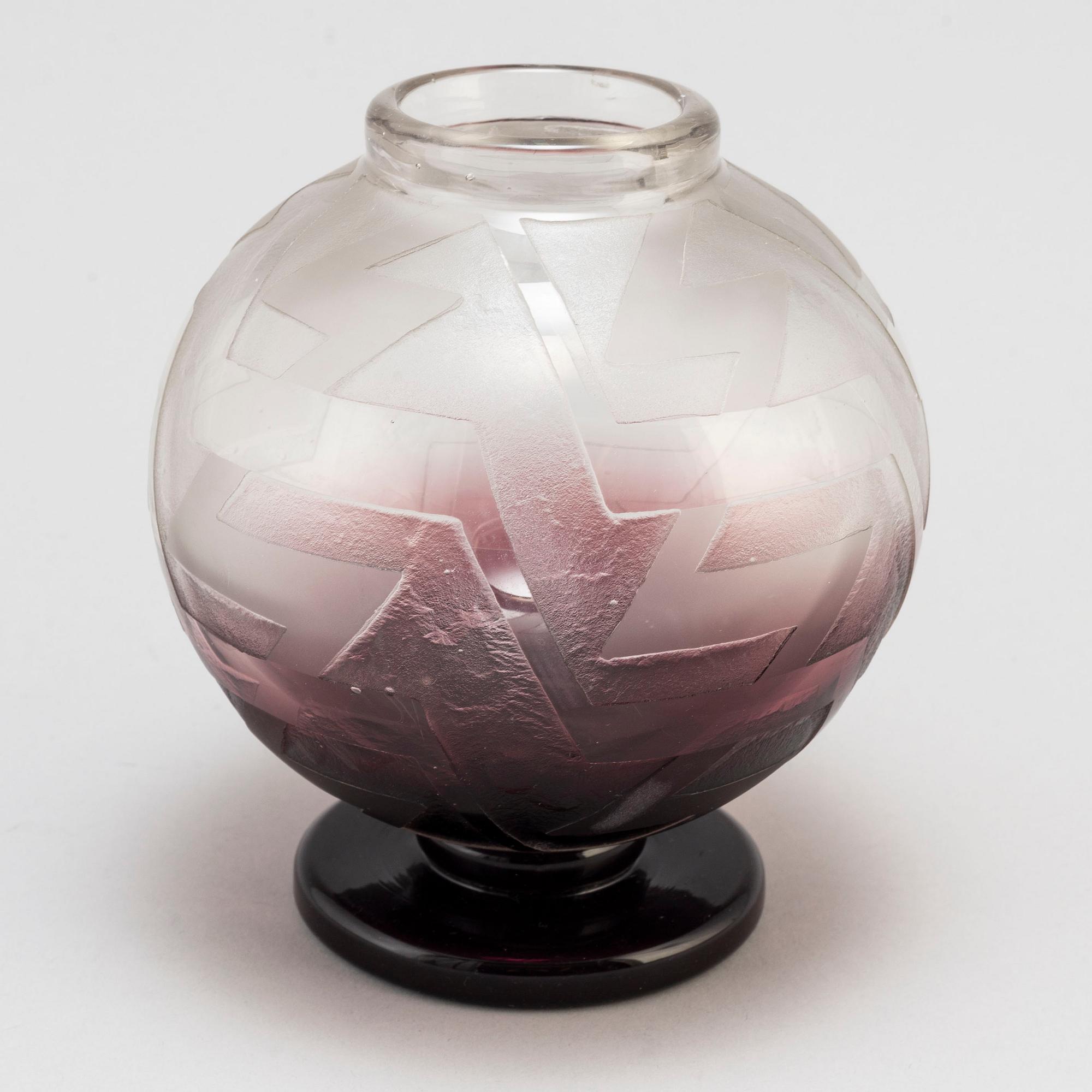 A Schneider 'Série Z' glass vase, France 1924-30.