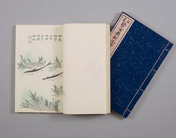 BOK med TRÄSNITT, 2 volymer. 120 färgträsnitt efter målningar av bla Qi Baishi, utgiven av Rong Bao Zhai, Beijing 1953.