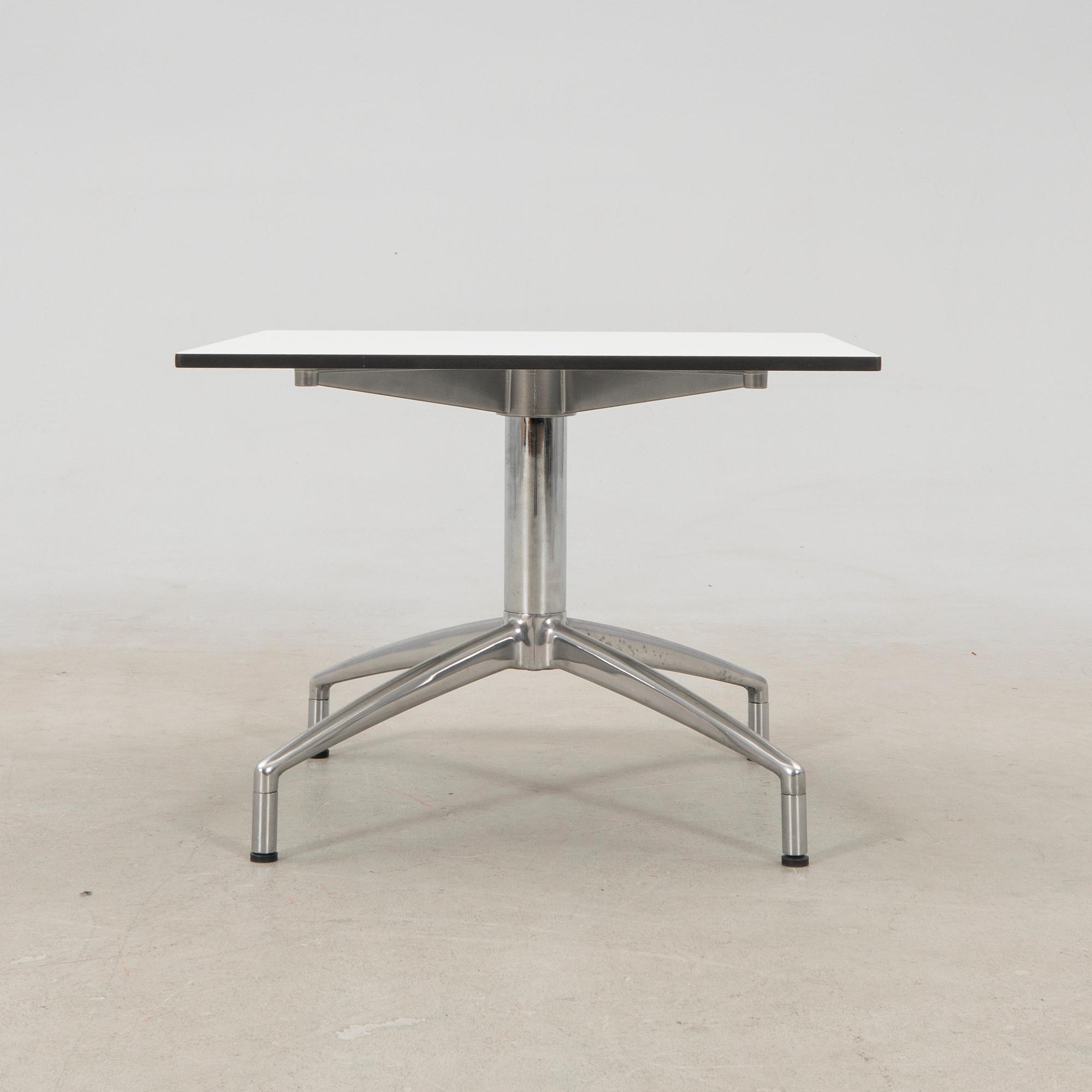 Akaba Table.
