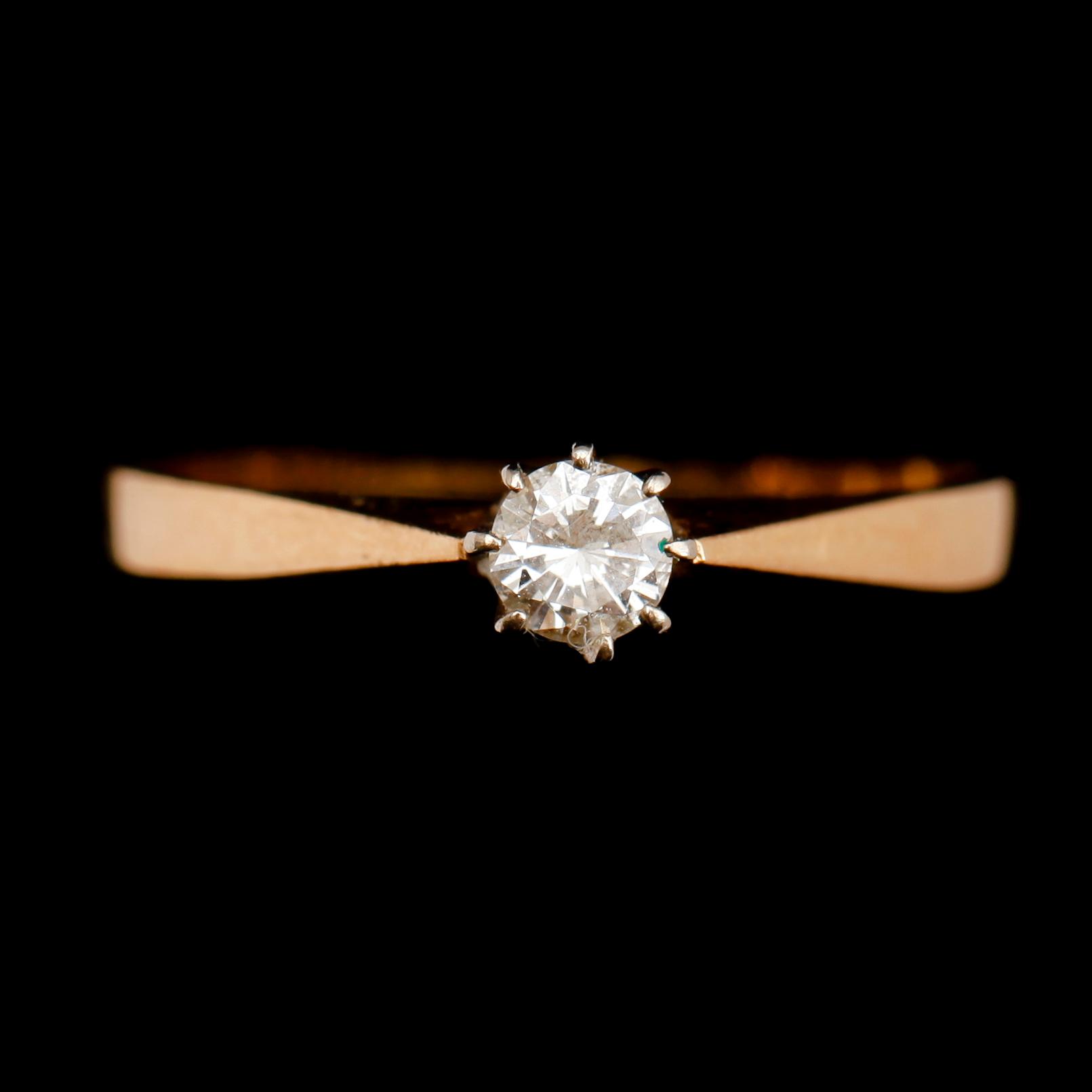 RING, 18 k guld, svenska stämplar, med briljant.