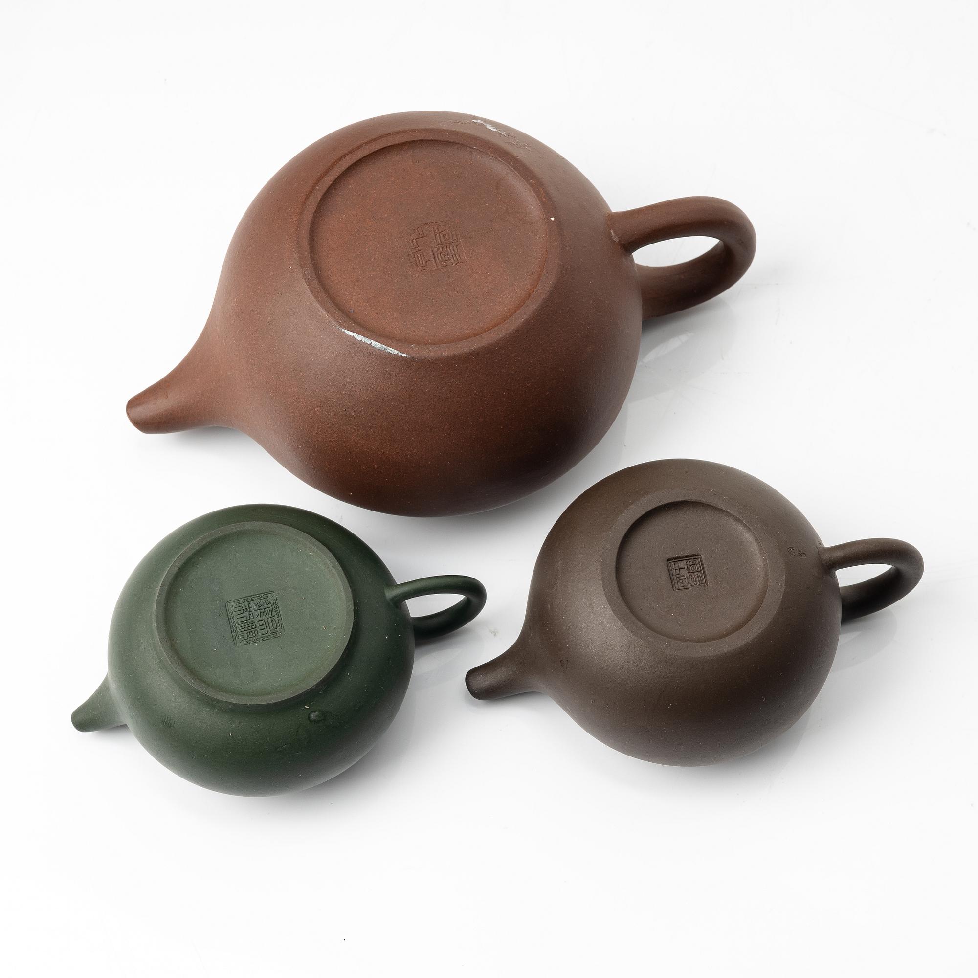 A group of three Chinese yixing teapots, 1970/80s.