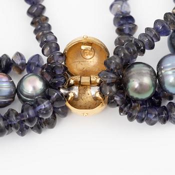 An Ole Lynggaard clasp 18K gold with five-row collar.