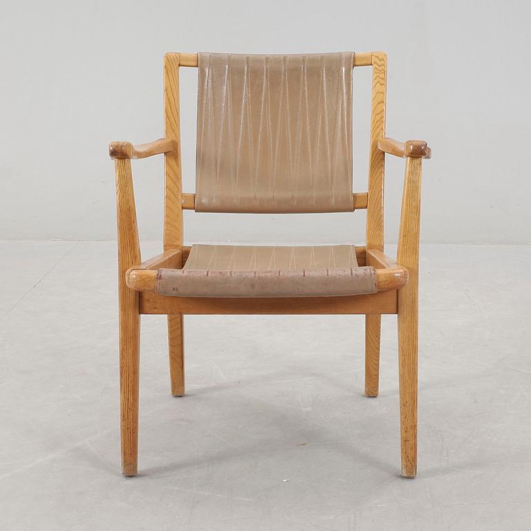 FÅTÖLJ, möjligen Axel Larsson, stämpelmärkt Svenska Möbelfabriken.