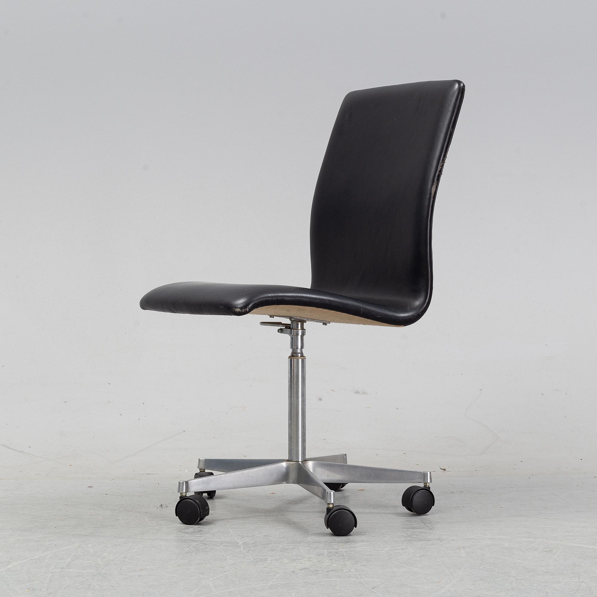Arne Jacobsen, skrivbordsstol, "Oxford", Fritz Hansen, Danmark, 1985.