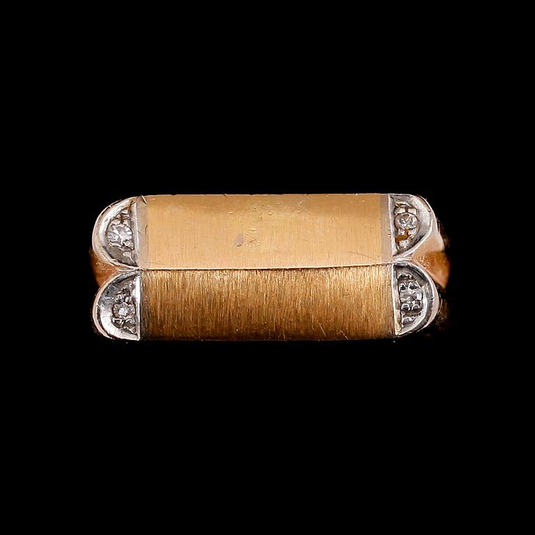 RING, 18 k guld och vitguld, med 4 briljantslipade diamanter. Total vikt 9 g.