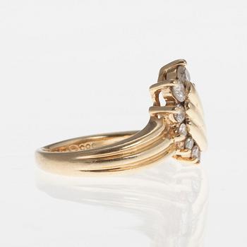 RING, 14K guld, 9 små diamanter. Finska stämplar 1990. Vikt 3,2 g.