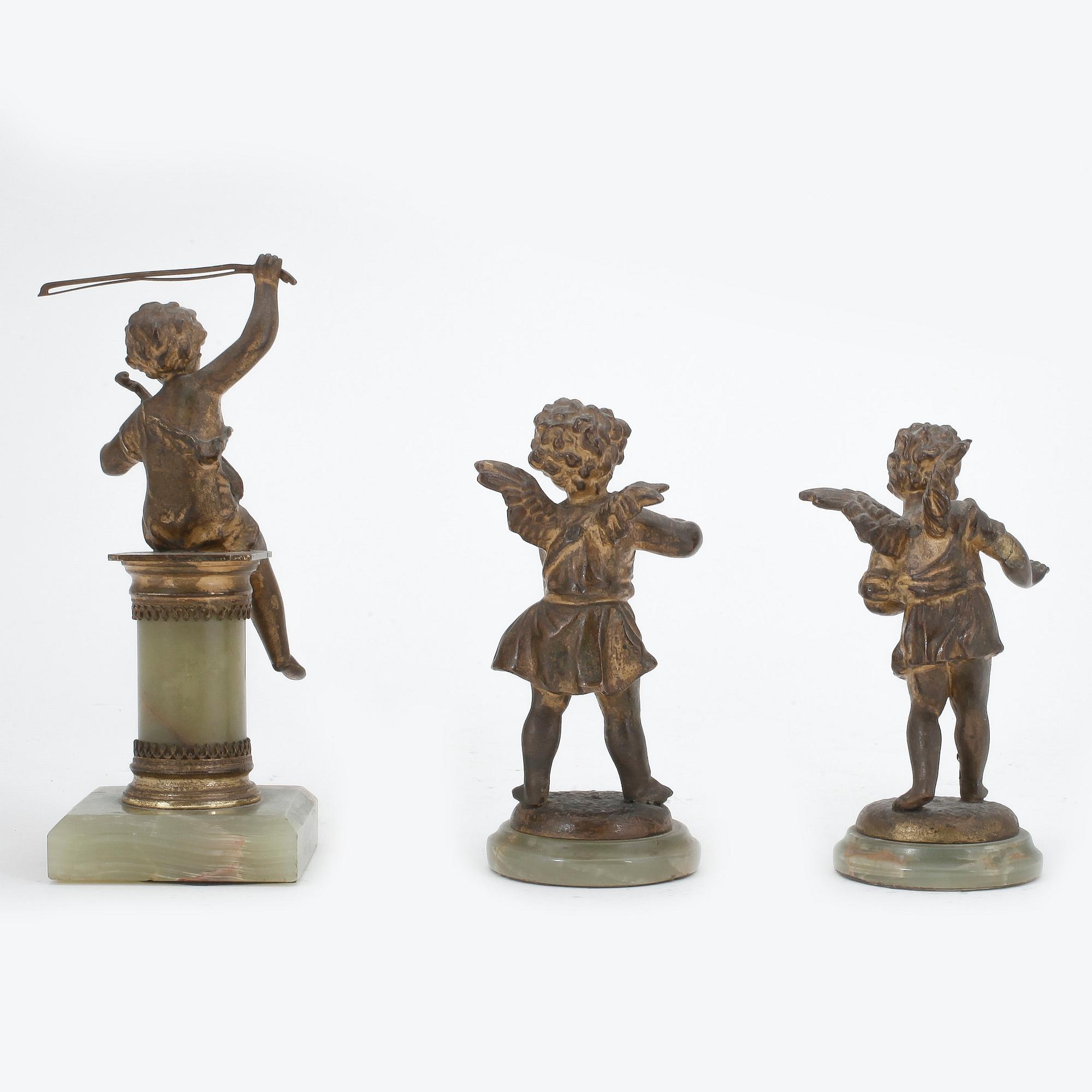 SKULPTURER, 3 st, patinerad brons, möjligen Österrike, 1800-talets slut.