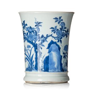 1316. A blue and white brush pot, Qing dynasty, Kangxi (1662-1722).