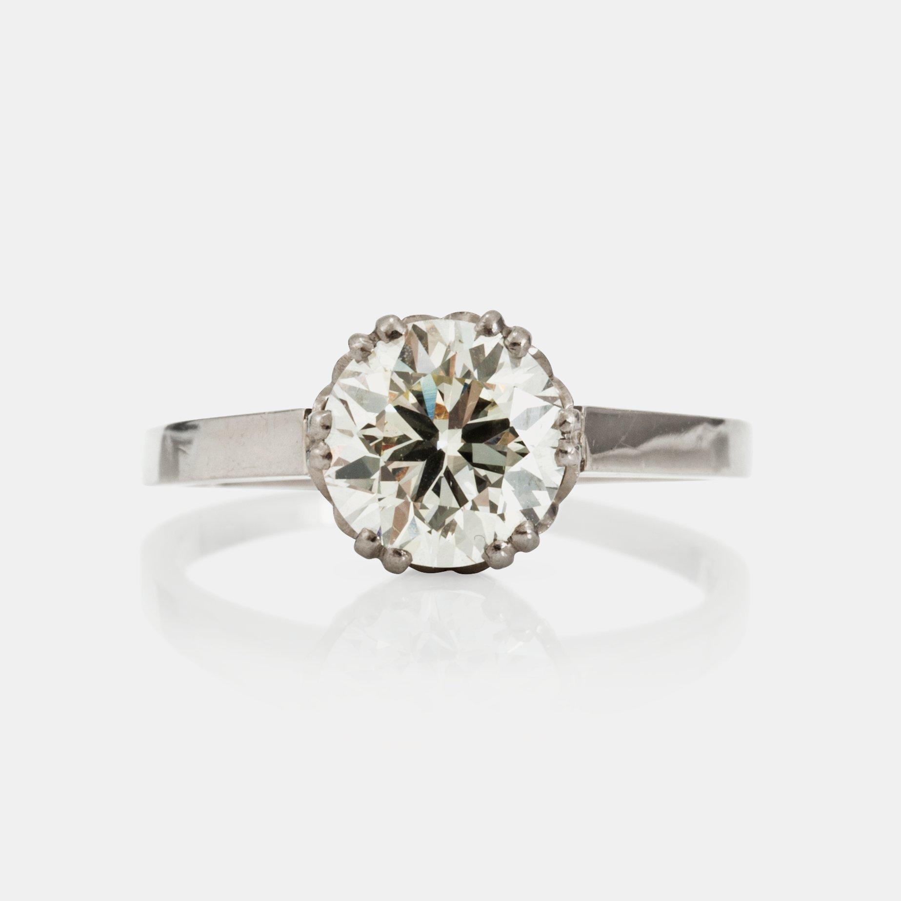 A circa 1.86 ct old-cut diamond ring. Quality circa M-N/SI1.