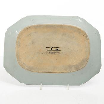 Stekfat, 5 st, kompaniporslin, Qingdynastin, Kina, 1700/1800-tal samt ask med lock och vas, Kina, 1900-tal.