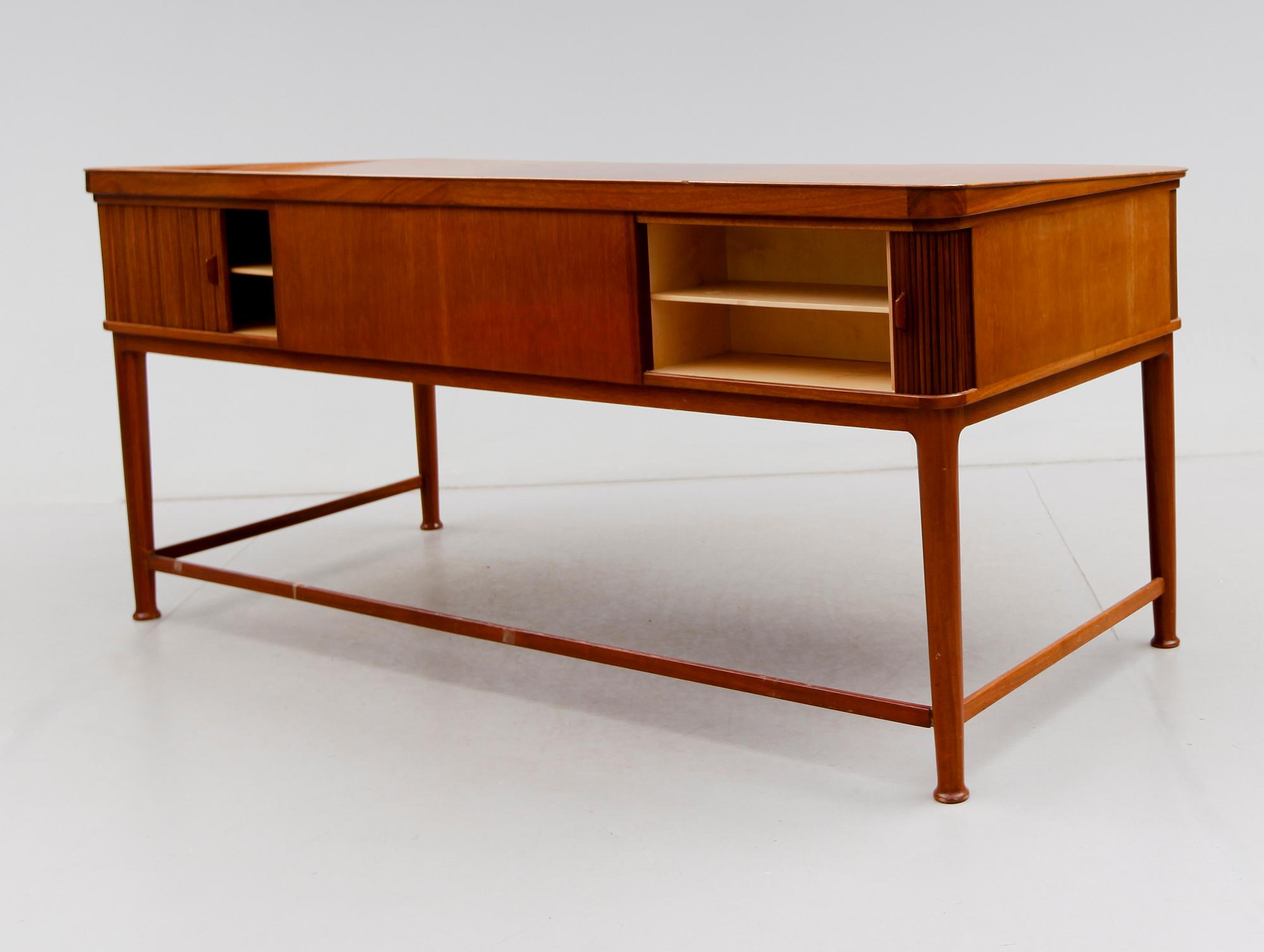 SKRIVBORD, 1900-talets mitt.