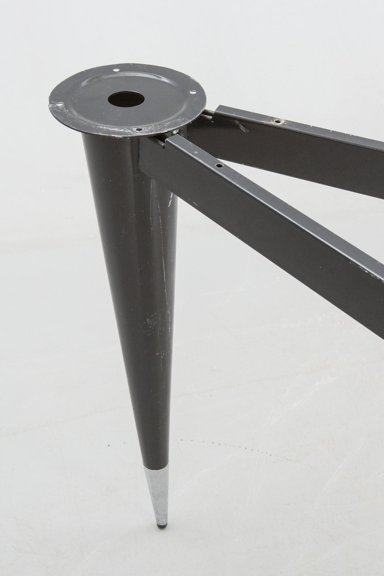 KONFERENS-/MATBORD, design Perry King & Santiago Miranda "La Vuelta" för Akaba.