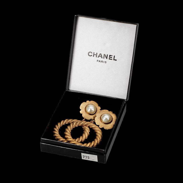 CHANEL, a pair of earclips.