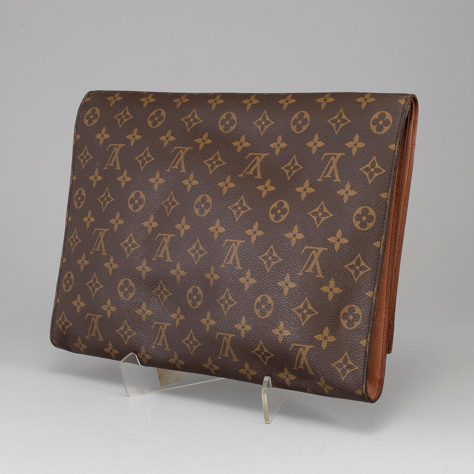LOUIS VUITTON, a monogram canvas folder / clutch.