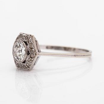 An 18K white gold ring with old-cut diamonds ca. 0.81 ct in total. Veikko Kalevi Piirainen, Helsinki 1974.