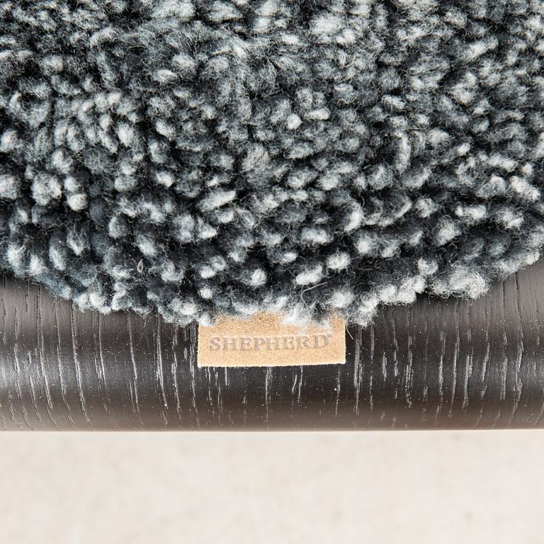 Thomas Bentzen, Stolar 4 st "Loft Chair" Muuto samtida, med dynor från Shepherd of Sweden.