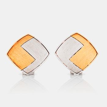 762. A pair of Paul Binder earrings.