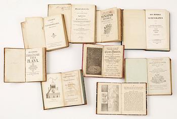 BOKPARTI OM UPPFINNINGAR OCH NATURVETENSKAP SAMT LÄKEKONST, 18 vol, bla "Stjern-himmelen.." av CA. Bischof, Stockholm 1796.
