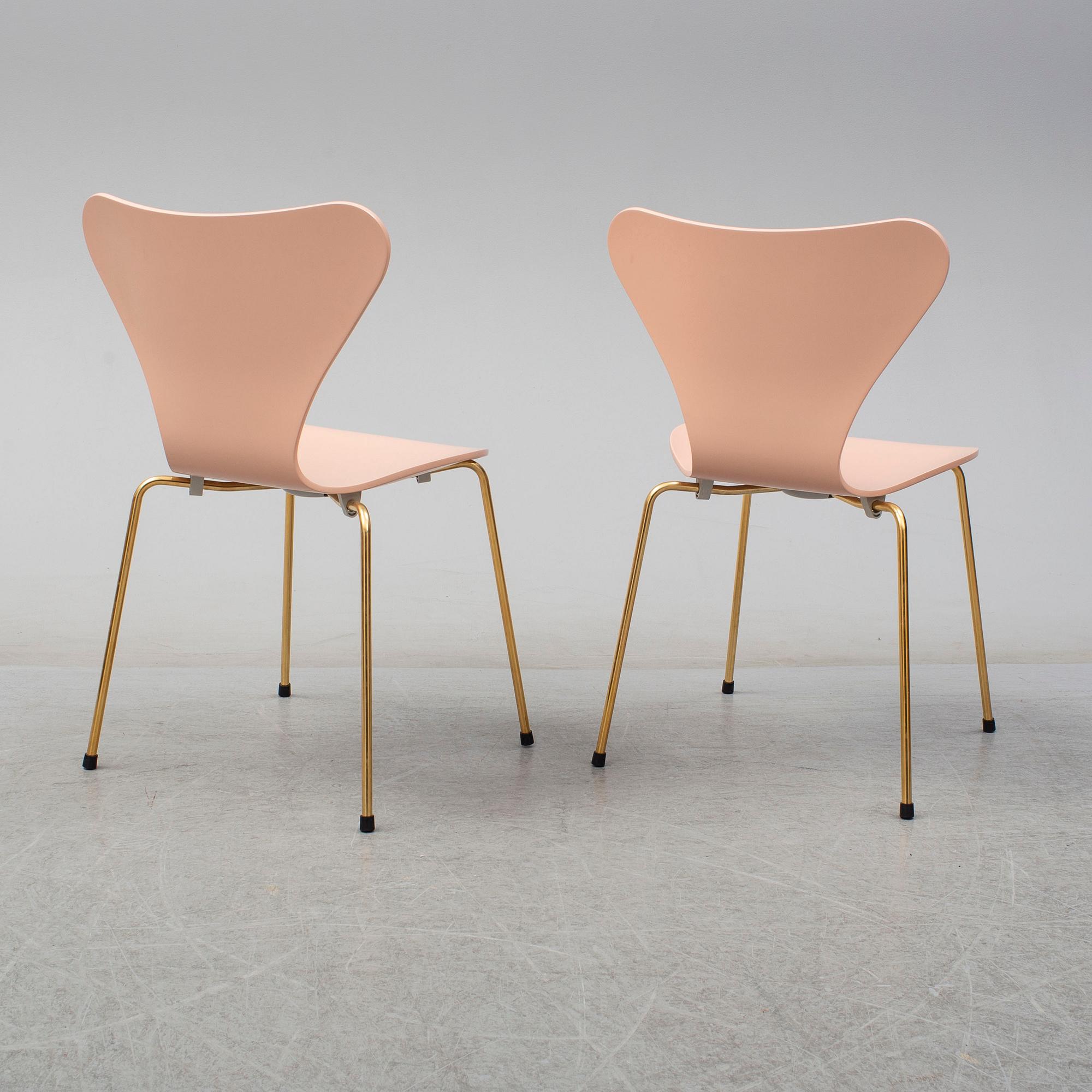 ARNE JACOBSEN, stolar, ett par, "Sjuan".
