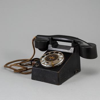 Marcel Breuer and Richard Schadewell, " the Bauhaus telefone" for Fuld & Co, ca 1928-29.