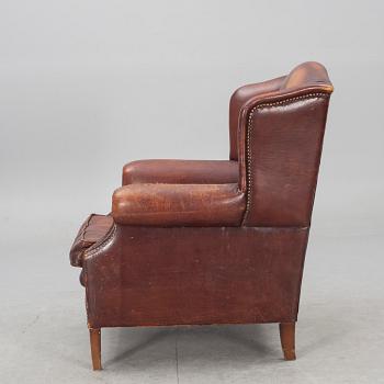 ÖRONLAPPSFÅTÖLJ, 1900-talets andra hälft.