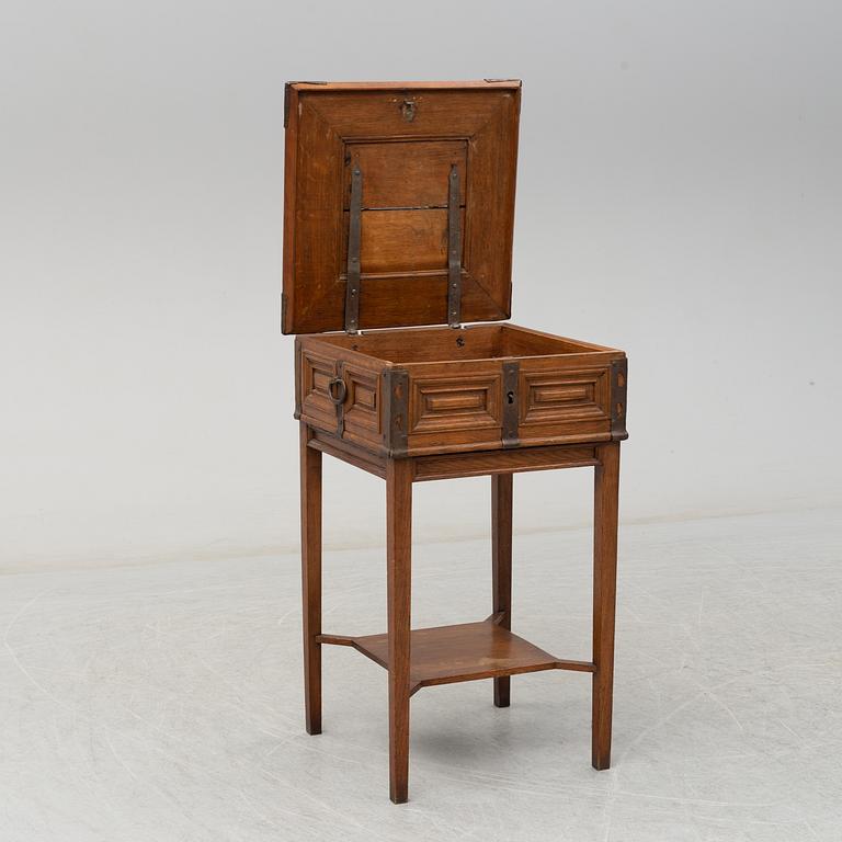 A late 18th / early 19th century box.