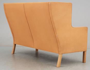 A Børge Mogensen 'Coupé / 2192' beige leather sofa, Fredericia, Denmark.