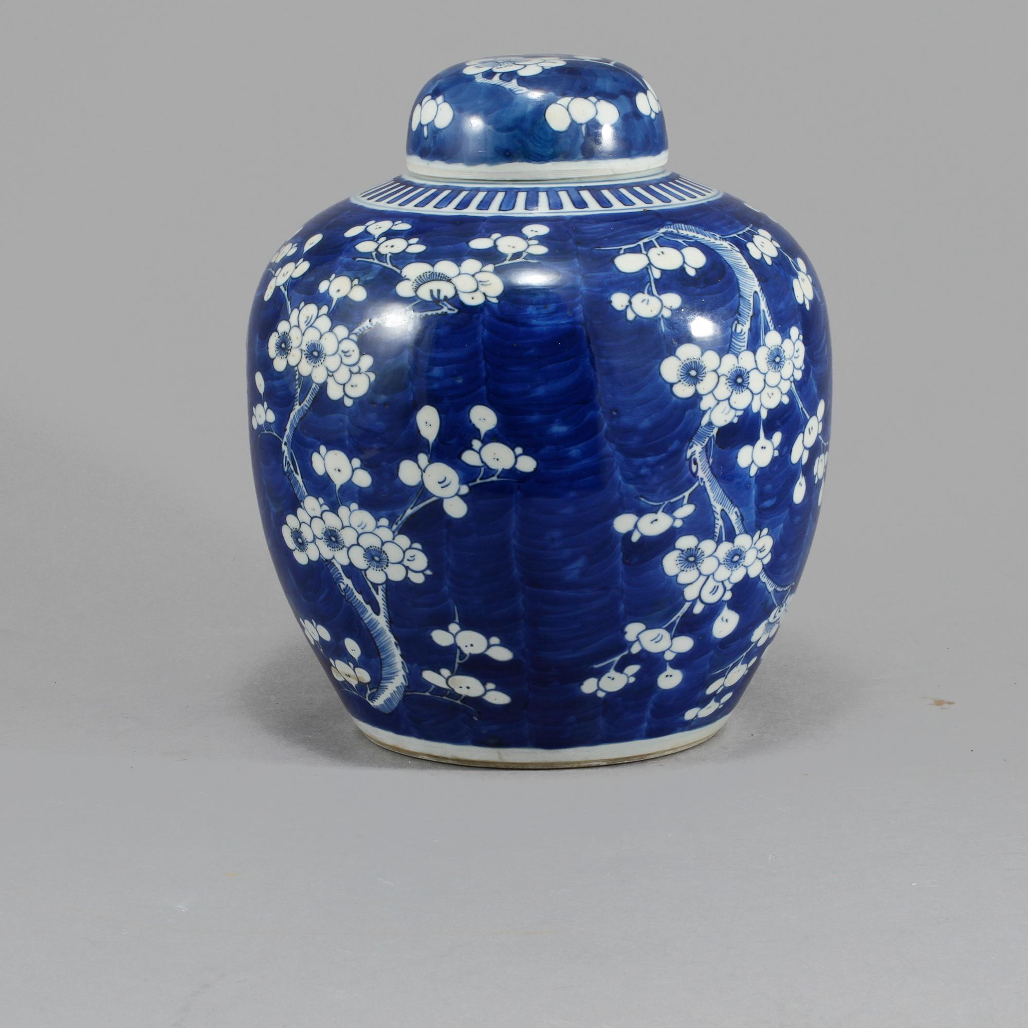 BOJAN MED LOCK, porslin, Kina, 1900-tal.