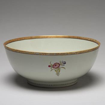 BÅLSKÅLAR, ett par, kompaniporslin. Qingdynastin, 1700-tal.