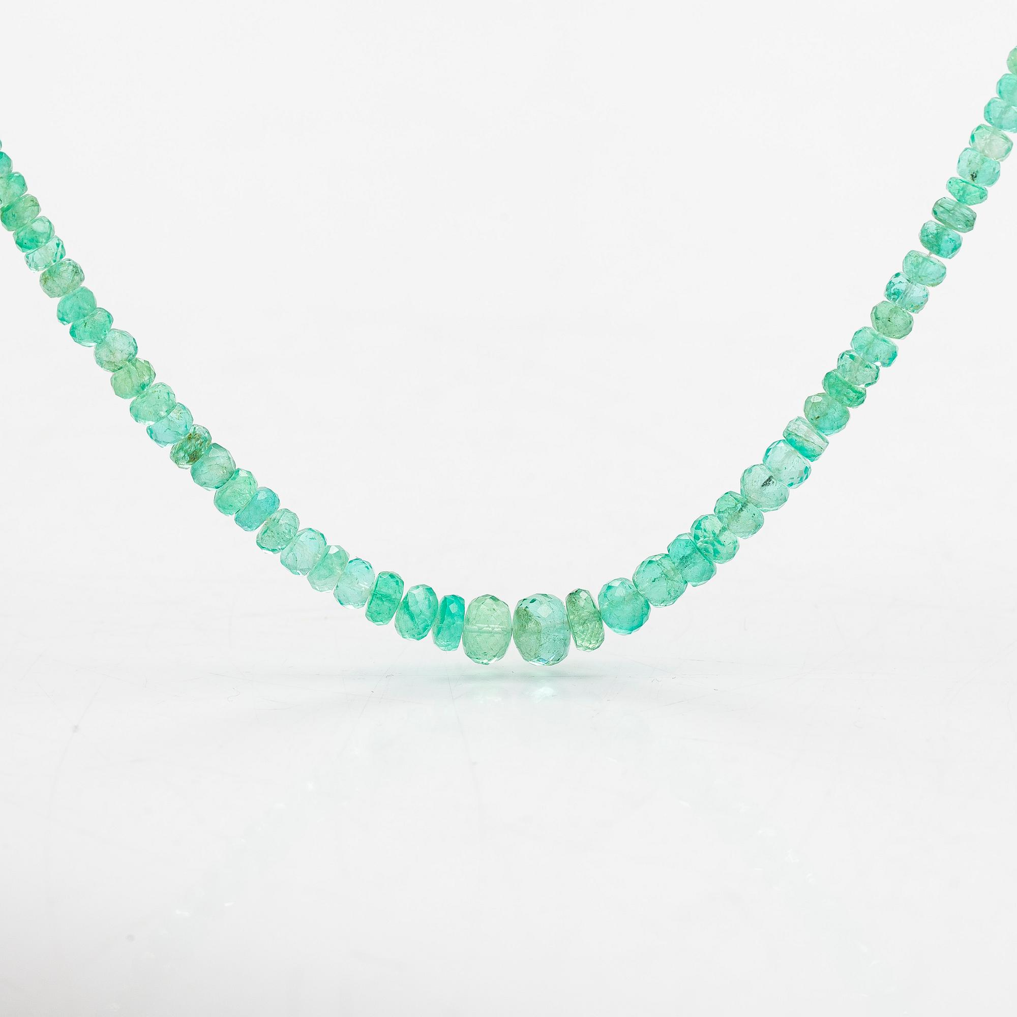A necklace, set with emeralds, clasp in 14K gold.
