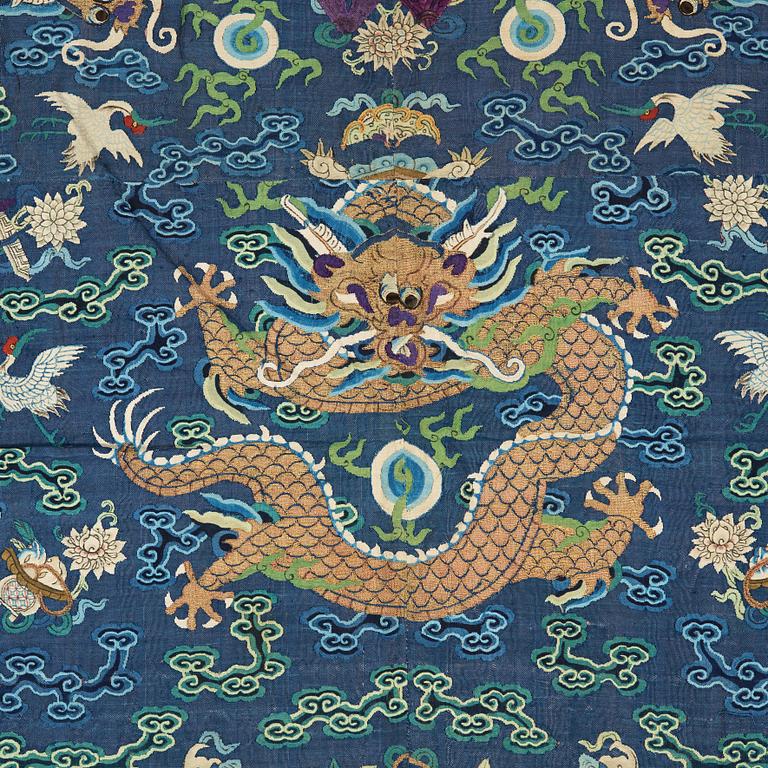 ANTIK KESIVÄVNAD (Kossu). Kina sen Qing. 185,5 x 83,5 cm.