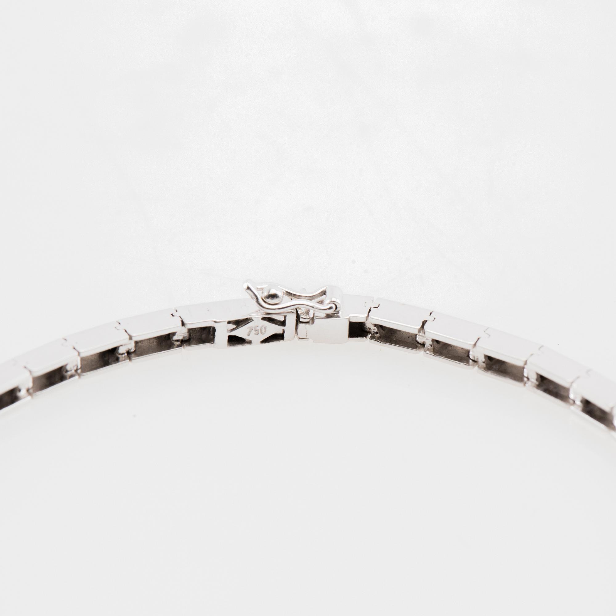 Armband 18K vitguld med runda briljantslipade diamanter.