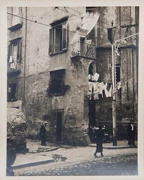 HENRI CARTIER-BRESSON, GATA I PARIS.