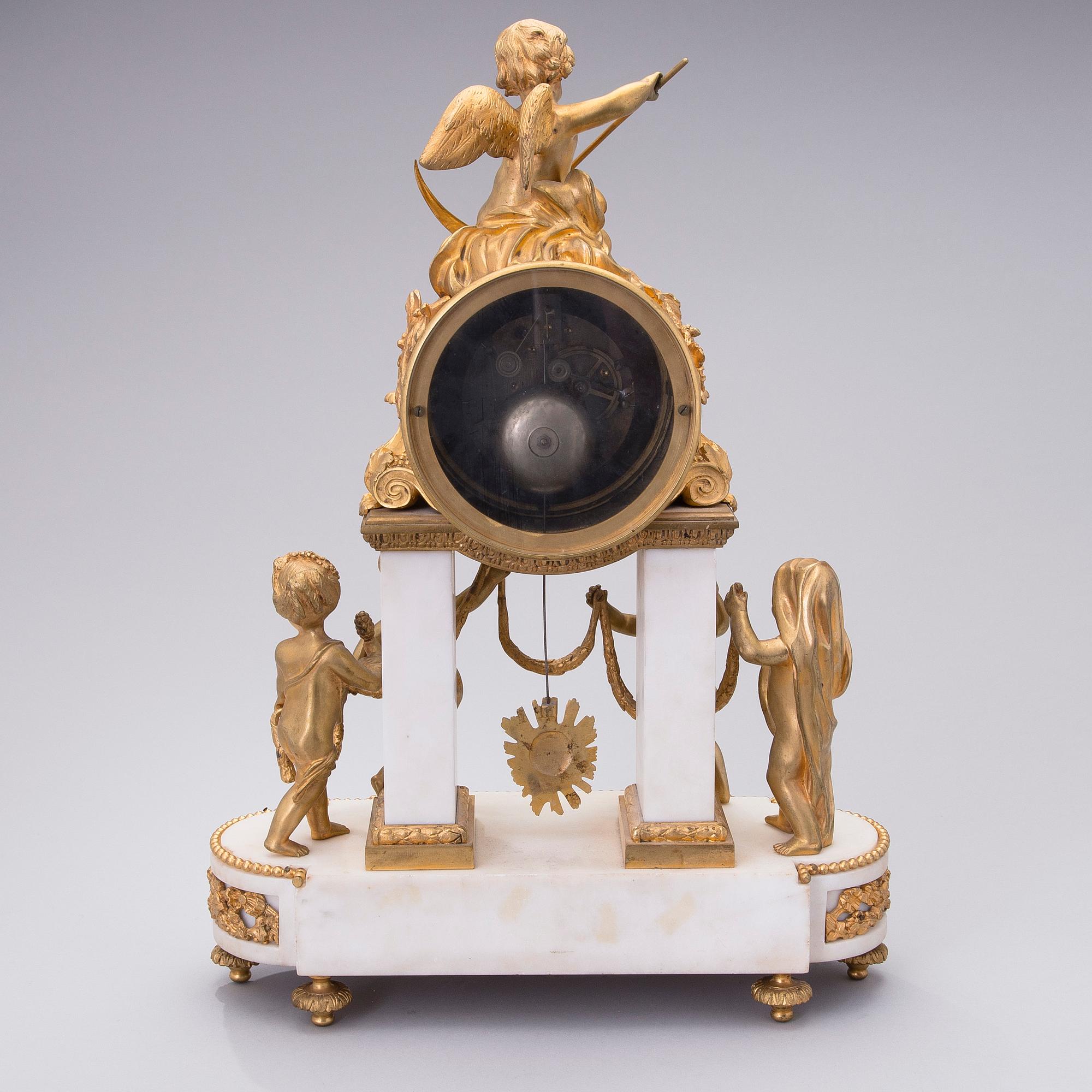 A neoclassical, French mantel clock, ca 1840-1860.