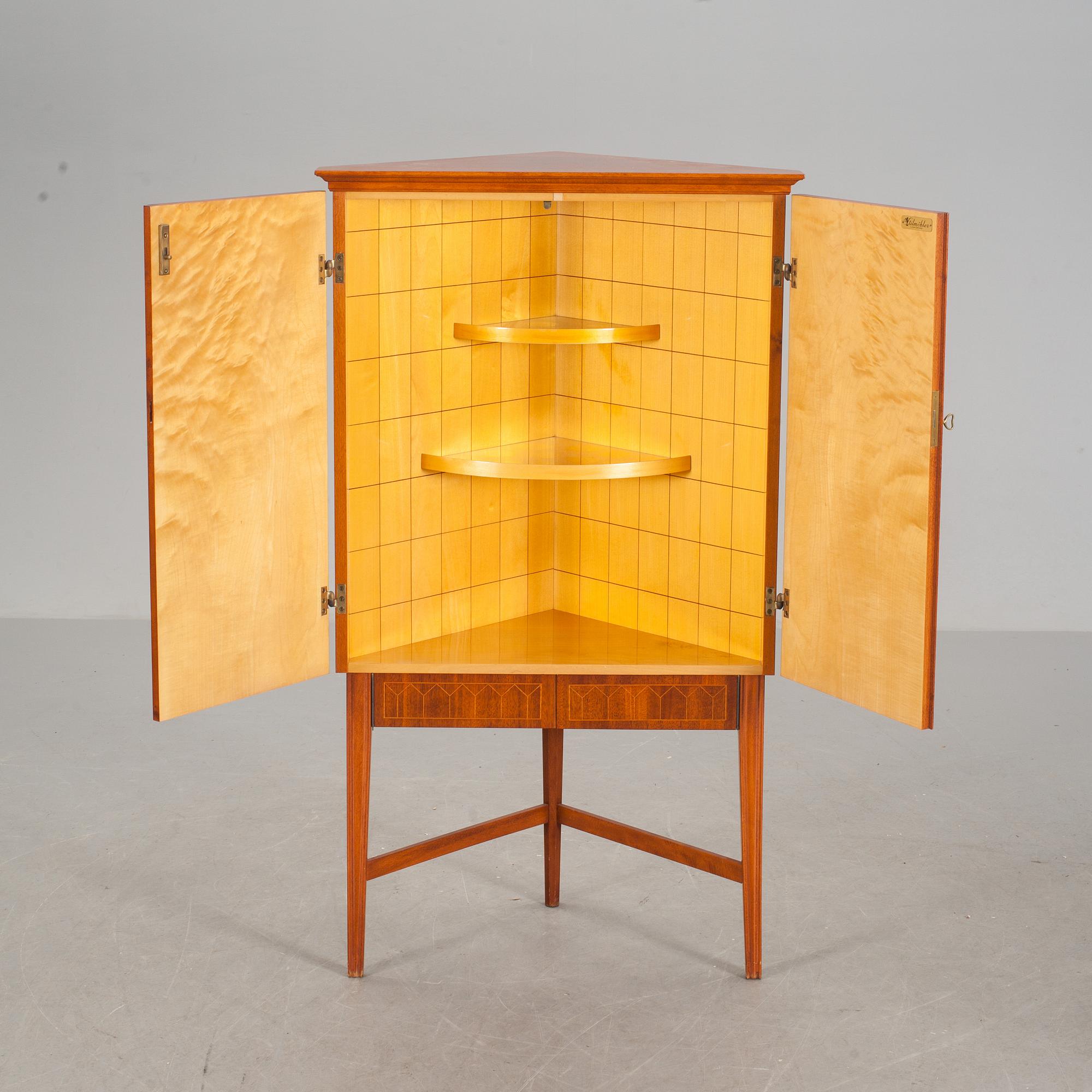 BARSKÅP, AB stilmöbler, Linköping. 1900-talets mitt.