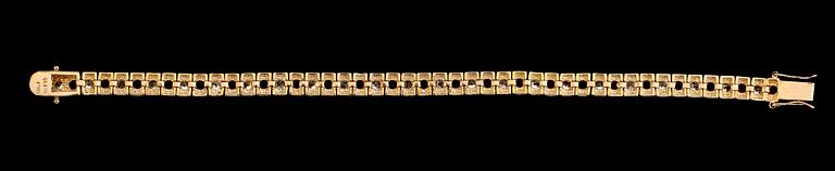 ARMBAND, förgyllt sterlingsilver, granater tot ca 2.89 ct, vita topaser tot ca 2.89 ct.