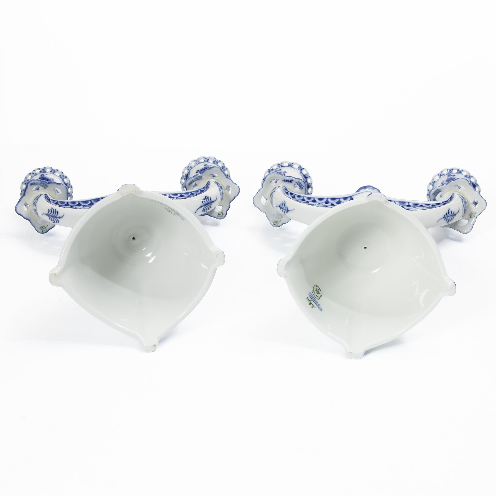 Royal Copenhagen, Serveringsskålar, tre stycken samt terrin, porslin, "Musselmalet helblond" (Blue fluted full lace), 1968-73.