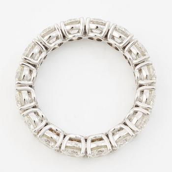 Full eternity ring 18K white gold set with brilliant-cut diamonds.