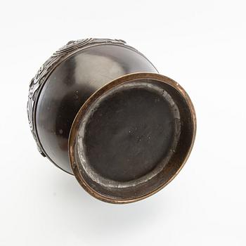 Vase East Asia 20th century bronze.