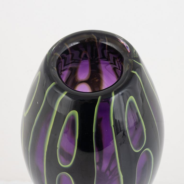 Martti Rytkönen, a 'graal' vase, Orrefors, 2001.